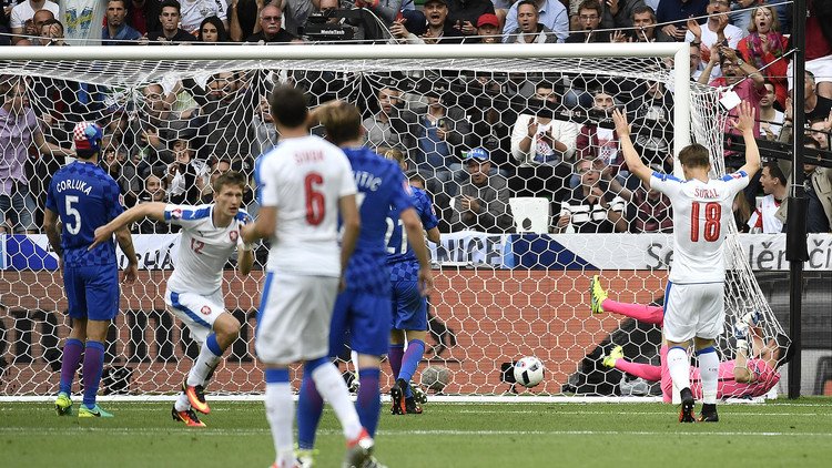 التشيك تفلت من الهزيمة أمام كرواتيا في اليورو 