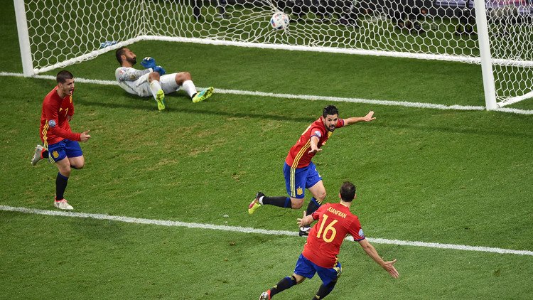 إسبانيا تبلغ دور الـ 16 لليورو من بوابة تركيا .. (فيديو)
