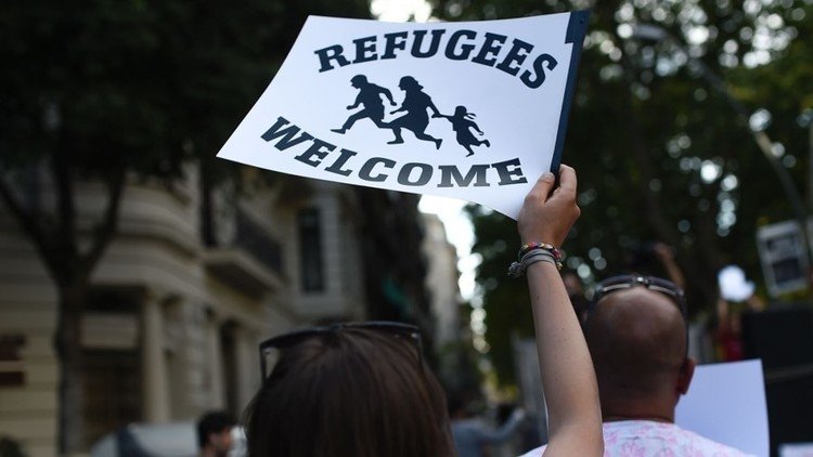 الإسبان يتظاهرون لفتح الحدود أمام اللاجئين