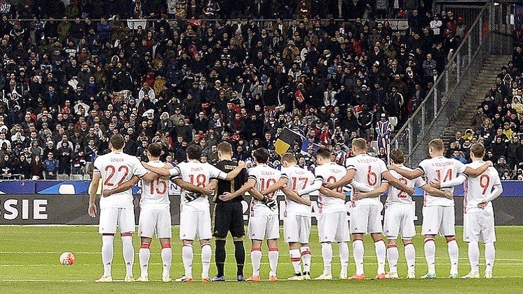 يورو2016 .. المنتخب الروسي يرتدي شارات الحداد بعد مأساة "كاريليا"