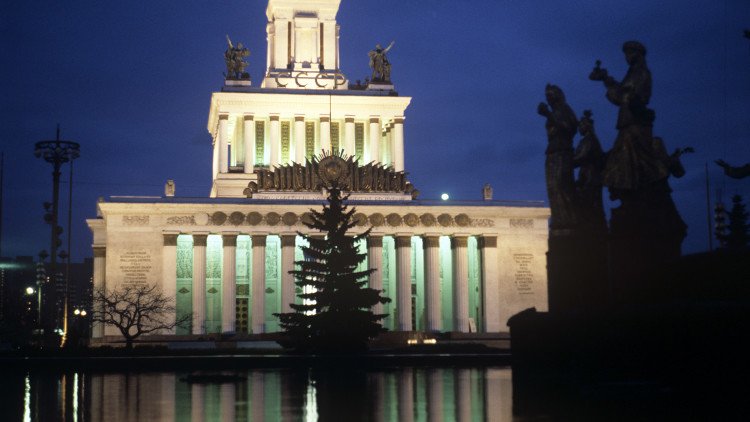 معرض المنجزات الوطني الروسي ينظم رحلات ليلية صيفية 