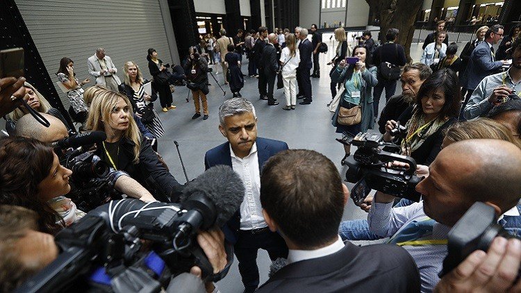 عمدة لندن يتهم سلفه بتأجيج الكراهية تجاه المهاجرين