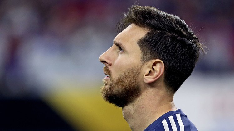 بالفيديو.. ميسي يعانق المجد بهدف أصاب العالم بالذهول !!