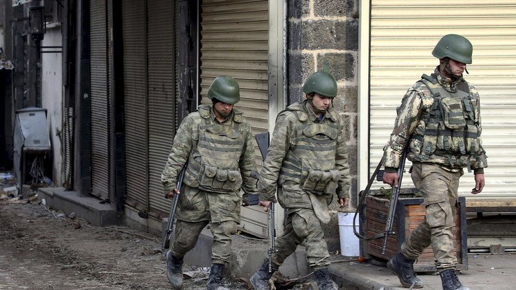 مقتل 6 جنود و3 مدنيين بهجمات في تركيا