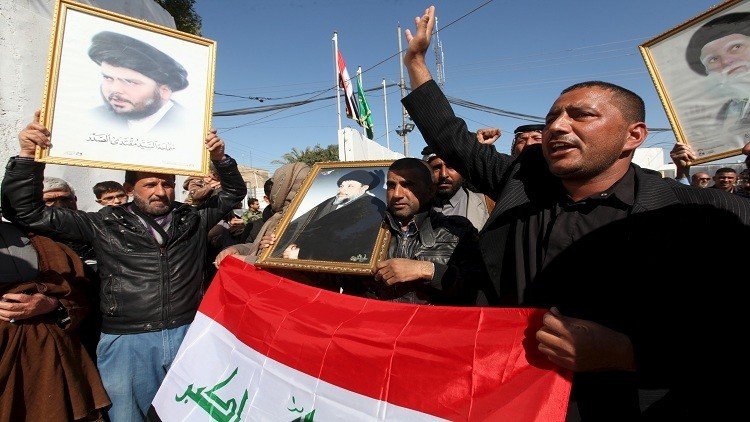 أتباع الصدر يتجمعون أمام سفارة البحرين في بغداد 