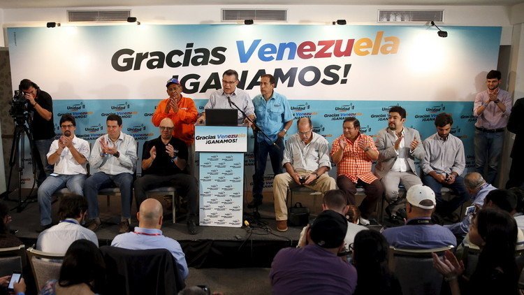 كراكاس تصادق على تواقيع المطالبة بإقالة مادورو
