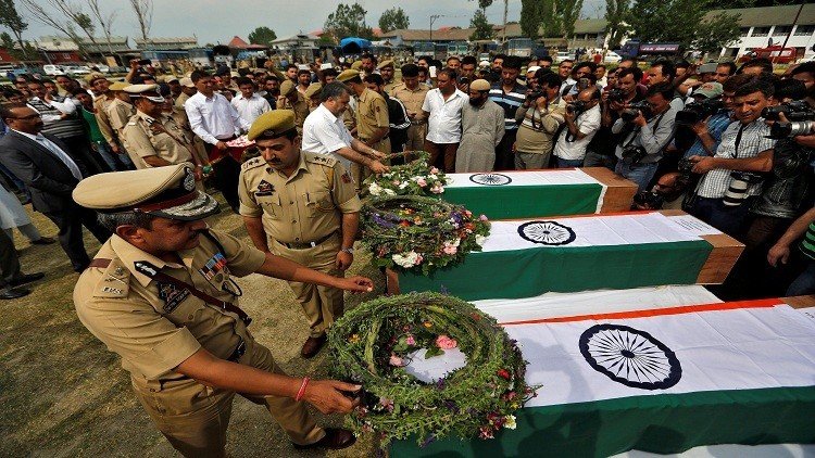 مقتل 8 من الشرطة الهندية في هجوم بكشمير