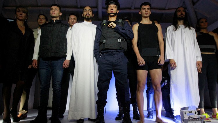 أزياء مضادة للرصاص والعاهل الأردني بين أصحابها 