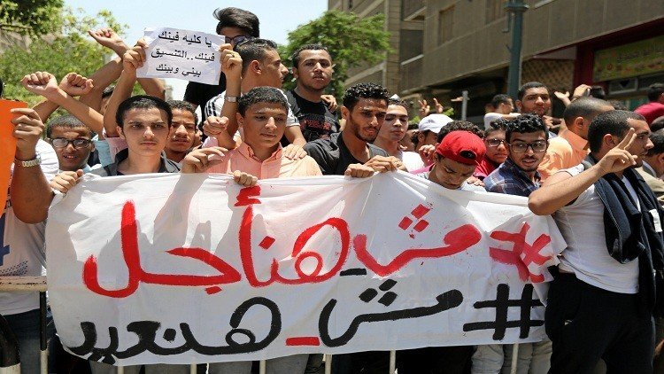 طلاب مصريون يهتفون بسقوط وزير التربية والتعليم