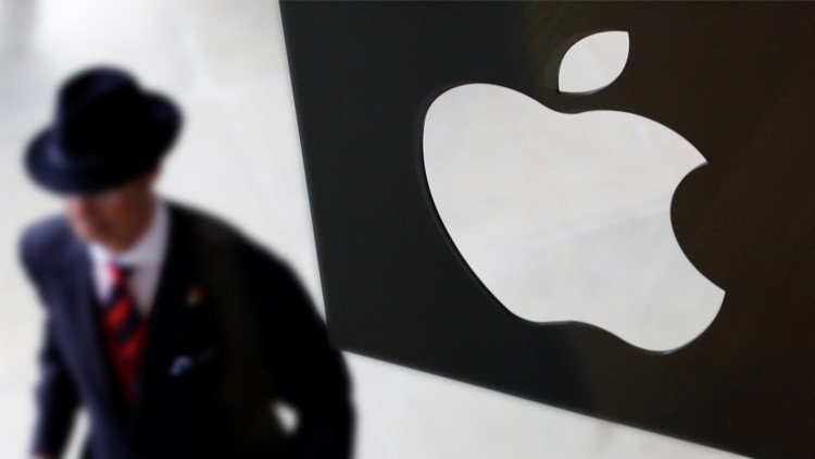 أمريكي يطالب أبل بـ10 مليار دولار لاختراعه "أيفون" 