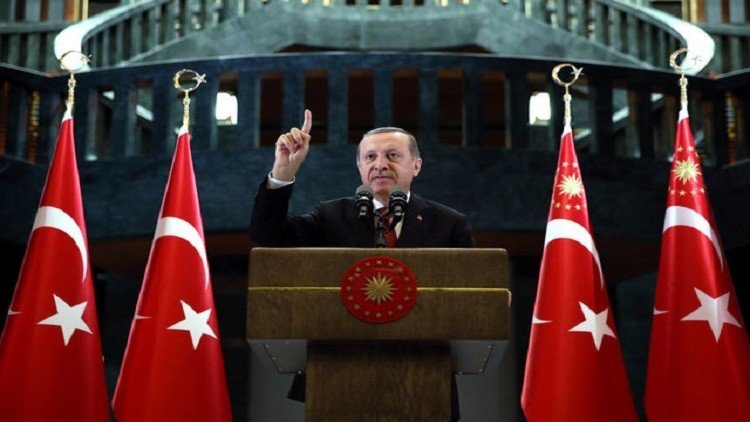 أردوغان: نقف مع الجيش والشرطة في مواجهة الإرهاب