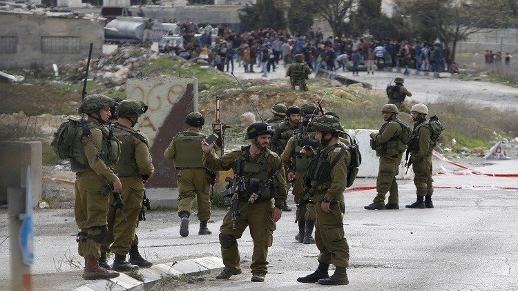 مقتل فلسطيني وإصابة مستوطنين في الخليل 