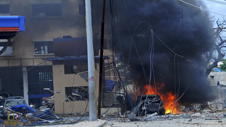 مقتل 18 مدنيا على الأقل في انفجار قنبلة قرب العاصمة الصومالية