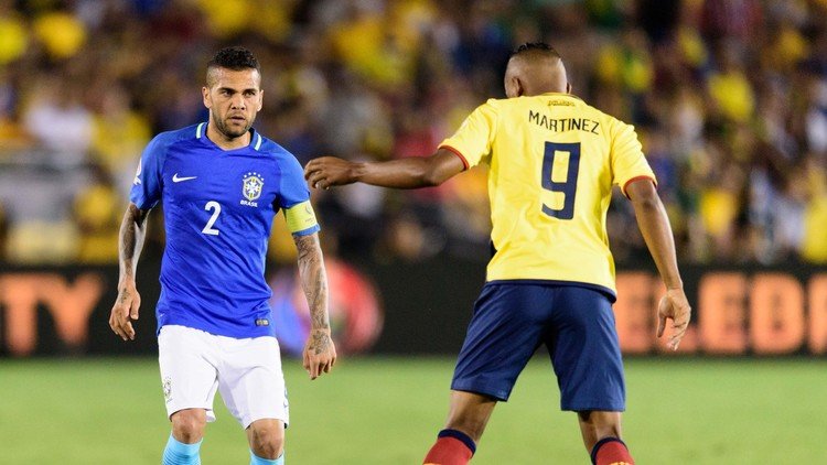 البرازيلي ألفيس يدخل القائمة السوداء الإسبانية