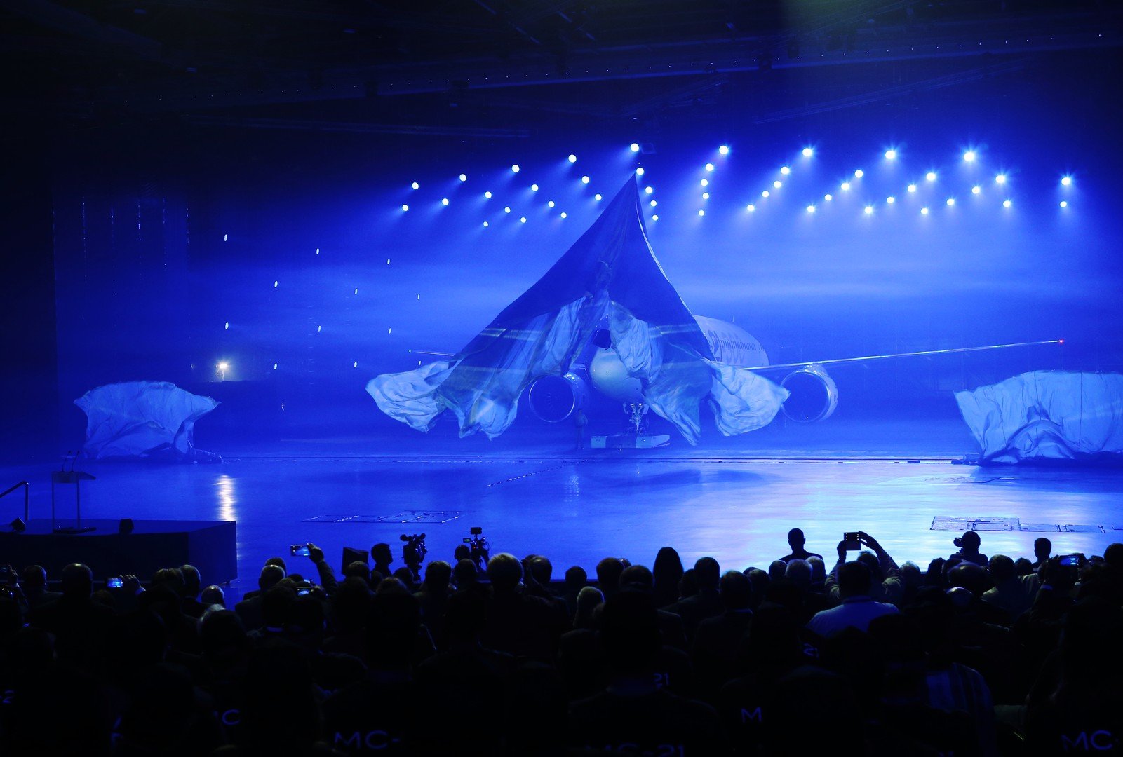 مراسم تقديم طائرة الركاب من طراز MS-21 في مصنع الطائرات التابع لشركة "إيركوت"