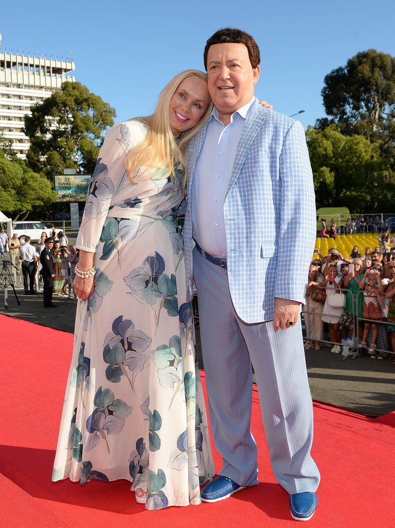 المغني الروسي يوسف كابزون مع زوجته نيلي