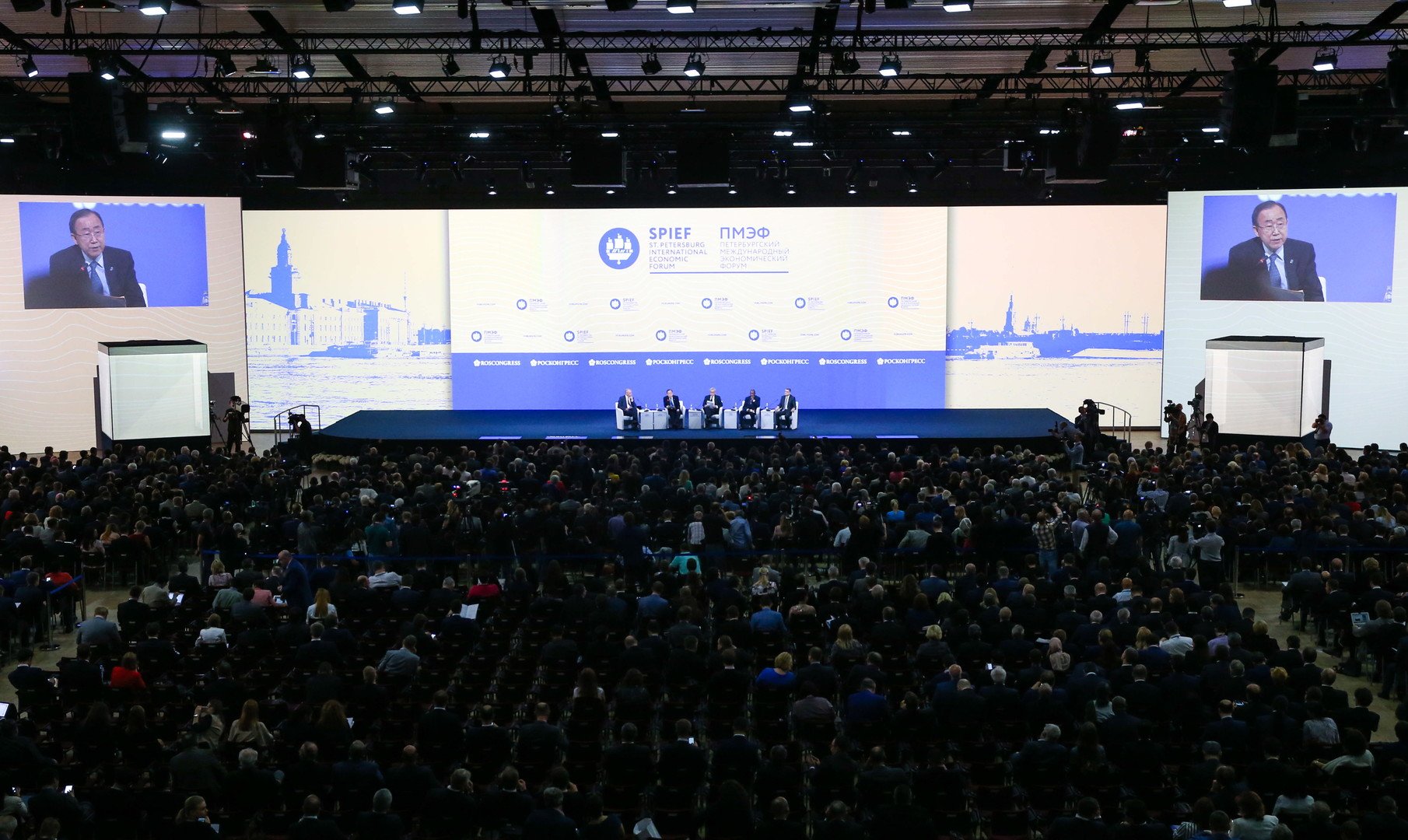 الأمين العام للأمم المتحدة بان كي مون يشارك في منتدى بطرسبورغ الاقتصادي 