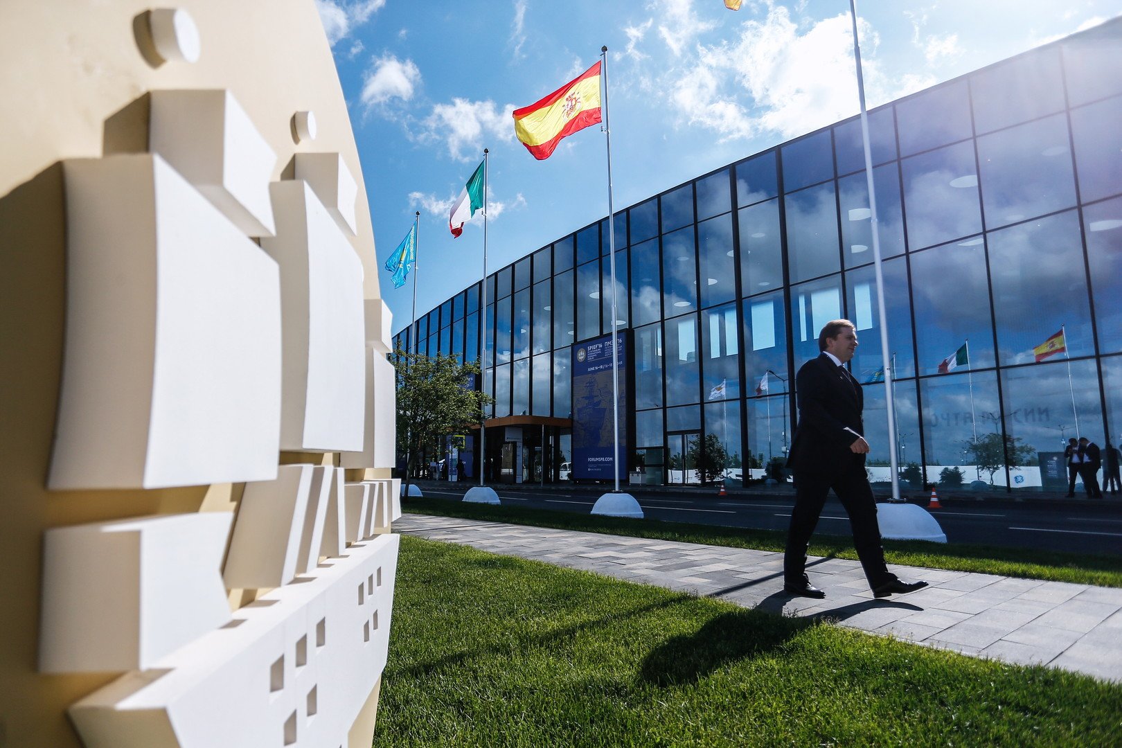 اليوم الثاني لأعمال منتدى بطرسبورغ الاقتصادي الدولي