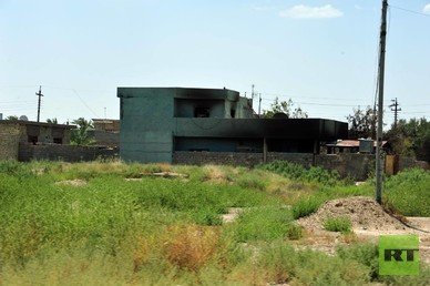 بيت محترق بفعل المعارك