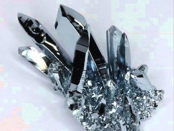 في المرتبة الثانية تأتي مادة "الكاليفونيوم" ويبلغ سعر الغرام الواحد منها 17 مليون دولار.