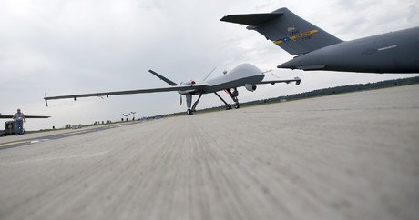 إعداد الطائرة دون طيار التابعة للقوات الجوية الأمريكية MQ-9 "ريبر" للمشاركة في المعرض الجوي في شوينيفيلد جنوب برلين، ألمانيا، 30 مايو 2016.