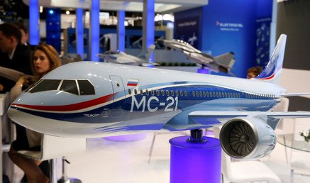 صورة أنموذج للطائرة الروسية إيركوت MC-21 المعروضة بشوينيفيلد جنوب برلين، ألمانيا، 1 يونيو 2016.