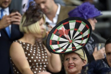 يوم السيدات في سباق الخيل الملكي في مدينة أسكوت