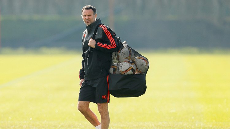 الويلزي غيغز يودع مانشستر يونايتد بعد 29 عاما