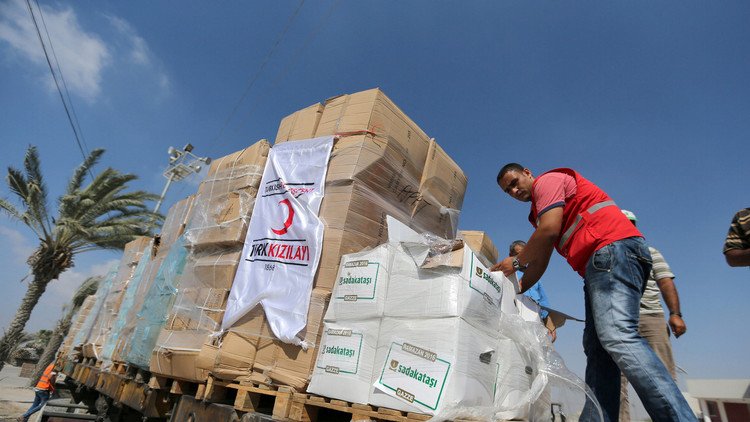 وصول أول شاحنة مساعدات إنسانية تركية إلى غزة