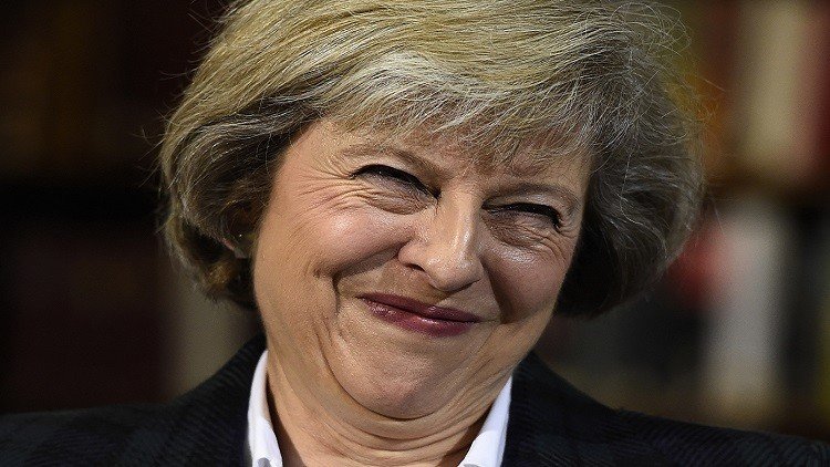 وزيرة الداخلية البريطانية تهدد بإبعاد مواطني دول الاتحاد الأوروبي