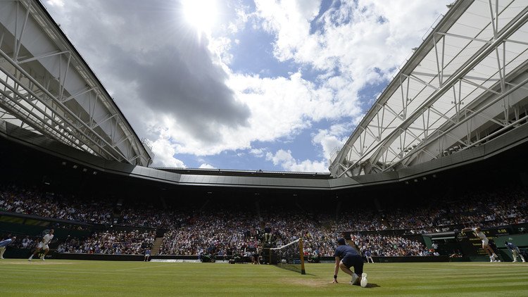 لاعبان يحتجان على حكم ويمبلدون بسبب "المرحاض" 