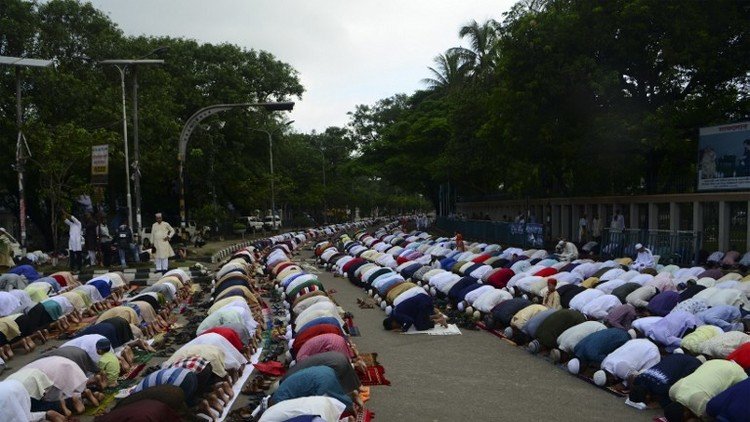 مقتل ضابط بهجوم على مصلين في بنغلاديش