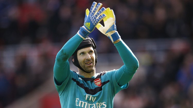 بيتر تشيك يعتزل اللعب دوليا !!