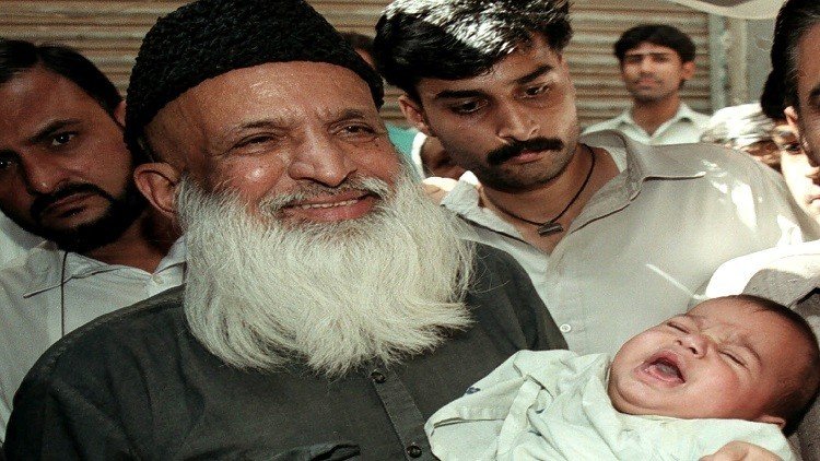 باكستان في حداد على "القديس الحي"