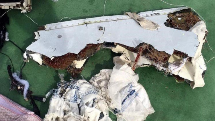 القاهرة تتسلم أجزاء من حطام طائرتها المنكوبة