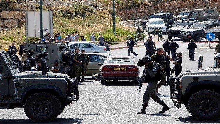 إسرائيل تواصل حصار الخليل وسط مداهمات واعتقالات