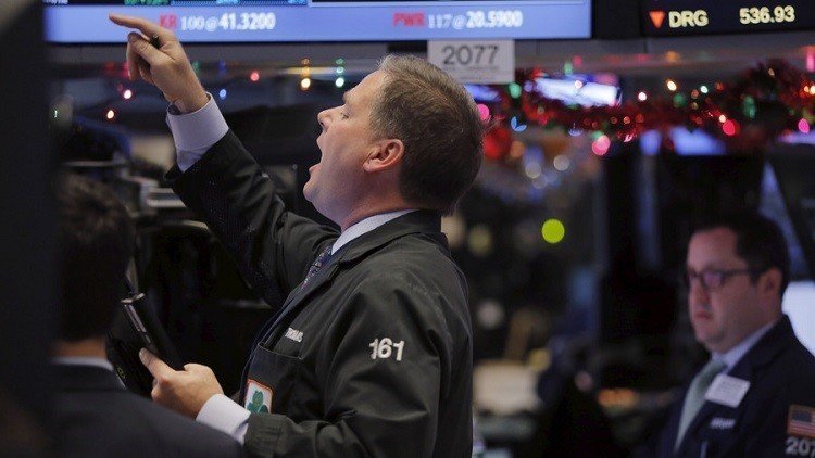 جني الأرباح يدفع أسعار النفط إلى الهبوط 