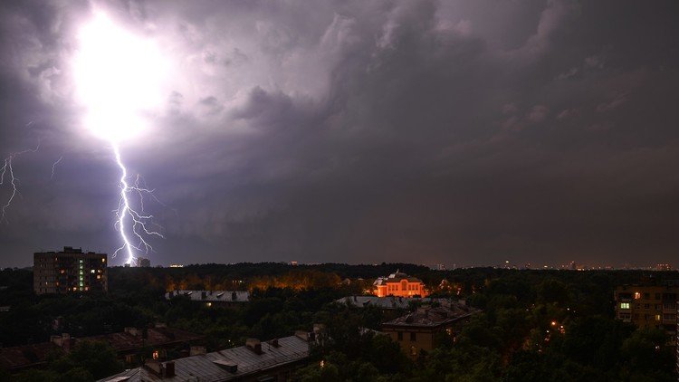 هبوب عاصفة رعدية غير مسبوقة على موسكو