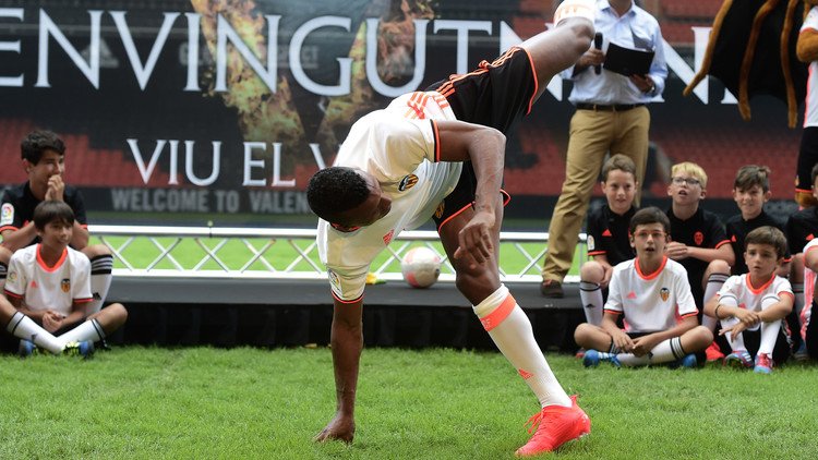 بالفيديو .. ناني يعرض مهاراته في الـ "كاوبيرا"