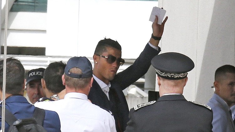 بالصور .. رونالدو يستمتع بقضاء عطلته!