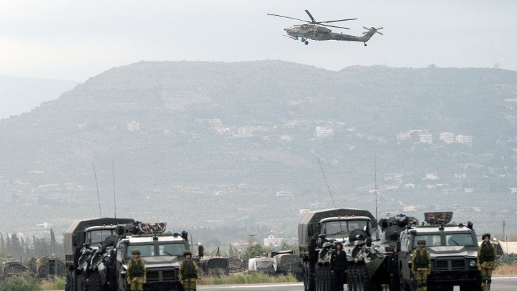 ممثلون روس يزورون قاعدة "حميميم" في سوريا