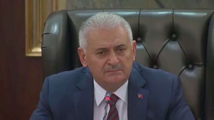 دموع يلدريم تنهمر بعد سؤال من حفيده