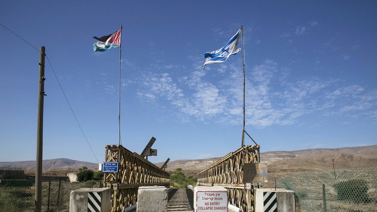 الجيش الإسرائيلي يضبط أسلحة مهربة من الأردن تجاه الضفة الغربية