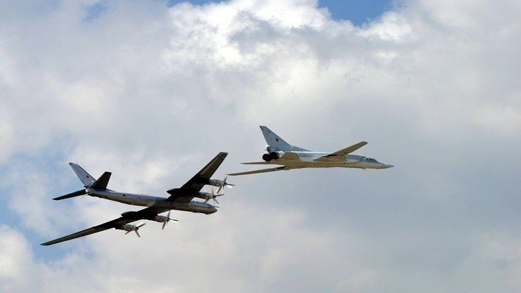 قاذفات روسية بعيدة المدى تقصف مواقع داعش 