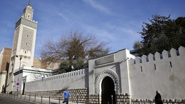 هولاند: للإسلام مكانه في فرنسا ولامكان للتعصب