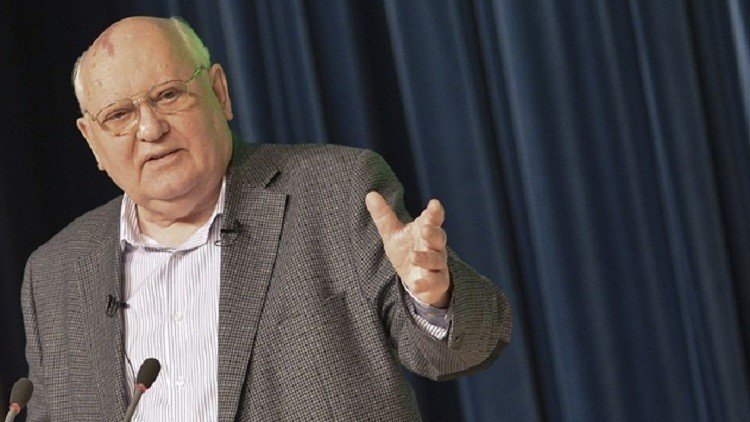 غورباتشوف يدعو باخ للاستماع لرأيه حول الأولمبياد