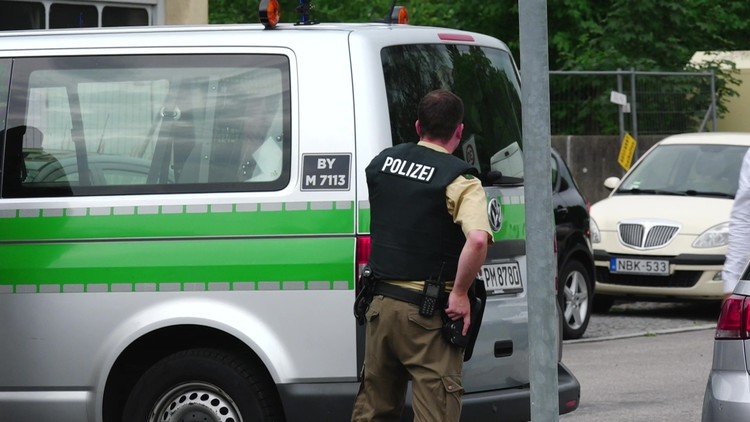 ألمانيا.. إصابة 19 شرطيا خلال تفريق حفل بحديقة عامة