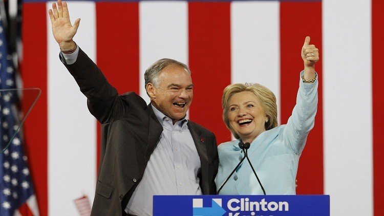 كلينتون تعتبر كين نقيضا لترامب