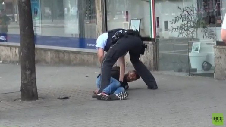 لحظة اعتقال اللاجئ السوري في ألمانيا بعد هجومه بالساطور