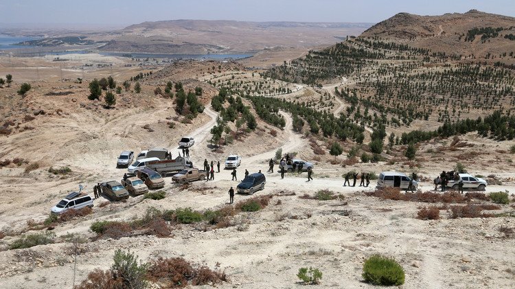 الطريق إلى عاصمة "الخلافة" يمر عبر الحدود التركية